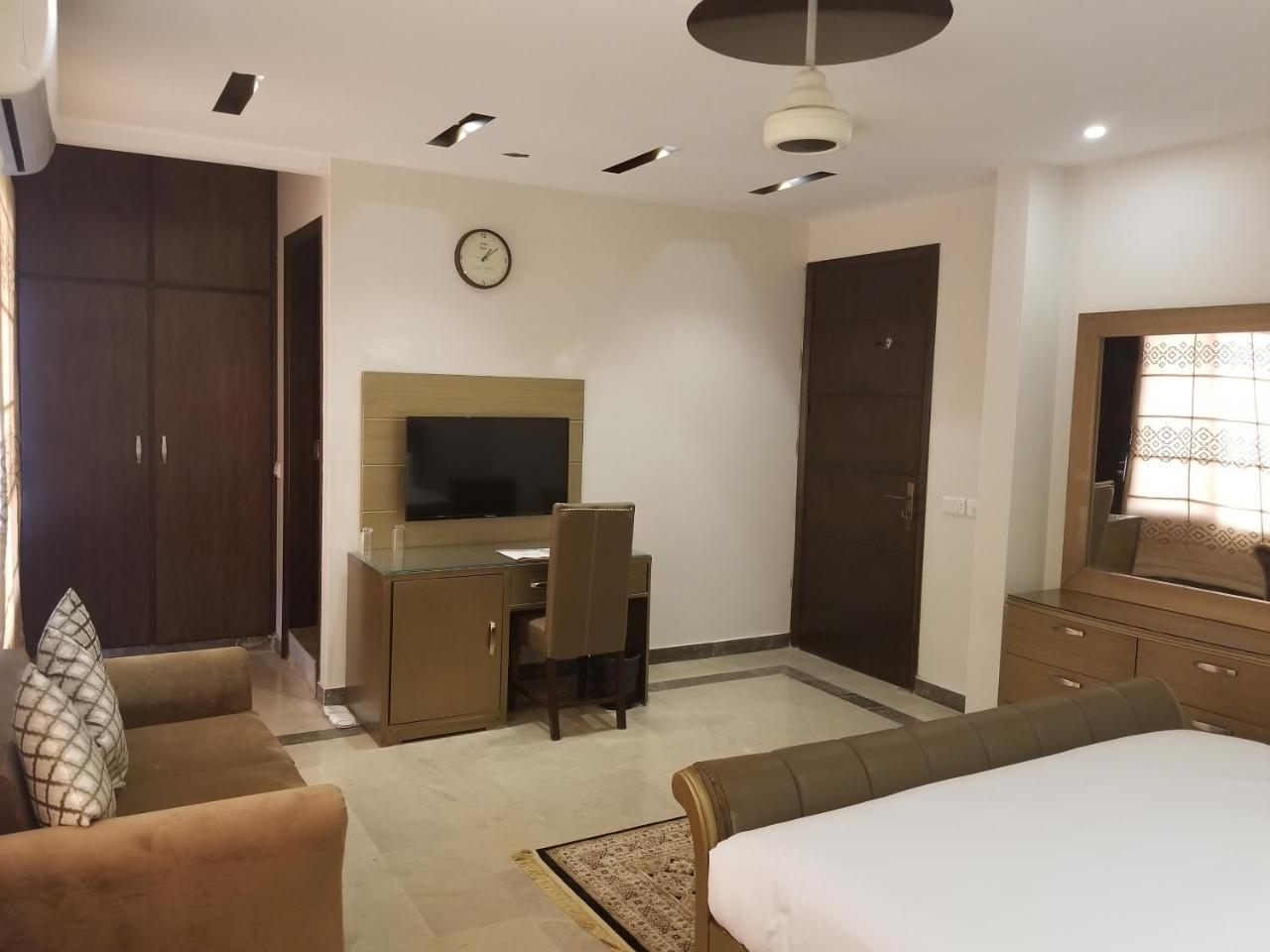 Zifan Hotel & Suites Karaçi Dış mekan fotoğraf