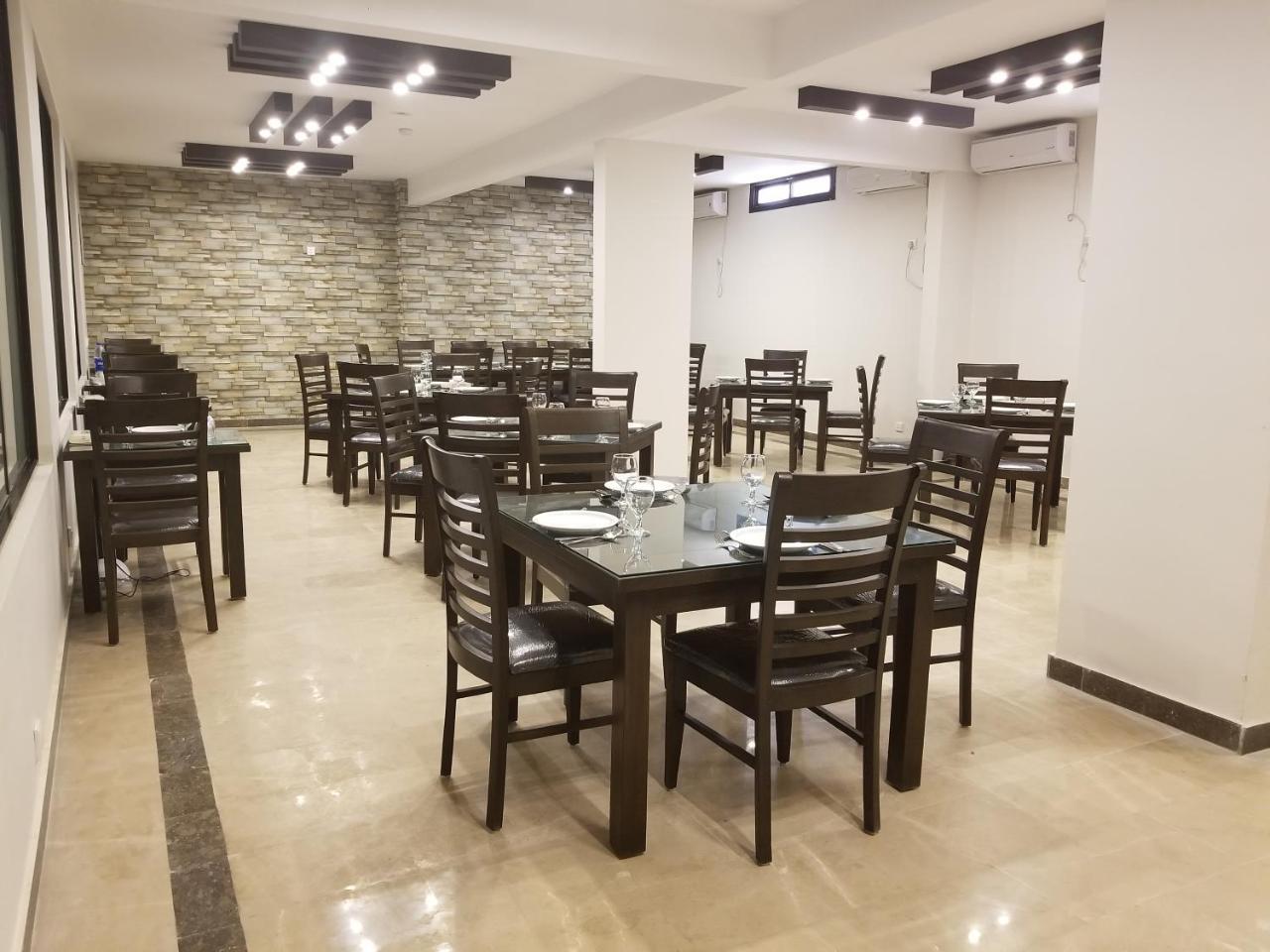 Zifan Hotel & Suites Karaçi Dış mekan fotoğraf