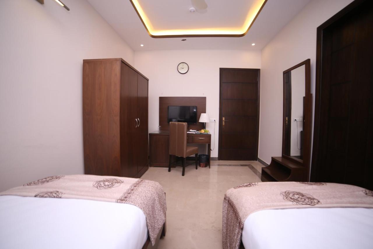 Zifan Hotel & Suites Karaçi Dış mekan fotoğraf